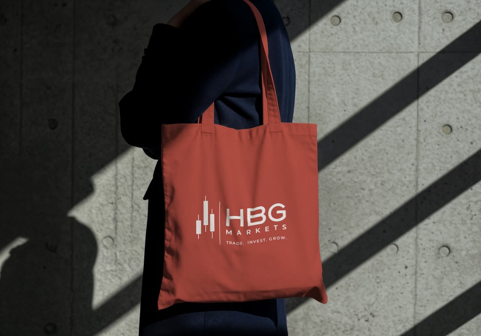 Tote canvas con logo HBG Markets en blanco sobre rojo
